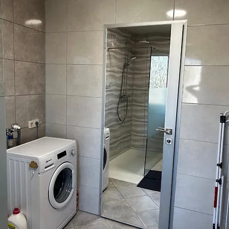 Stadt. Land. See. * Λειψία